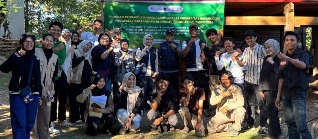 Tim FK Unhas Periksa 58 Sapi Peternak di Desa Tambangan