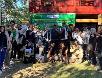 Tim FK Unhas Periksa 58 Sapi Peternak di Desa Tambangan